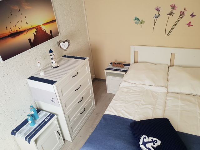 k-11. Schlafzimmer mit Doppelbett.png